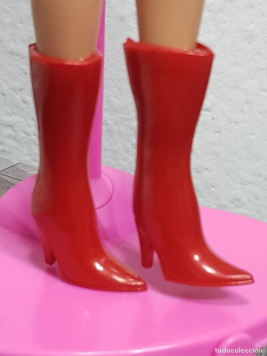 Barbie y Ken: Botas rojas barbie clon - Foto 1