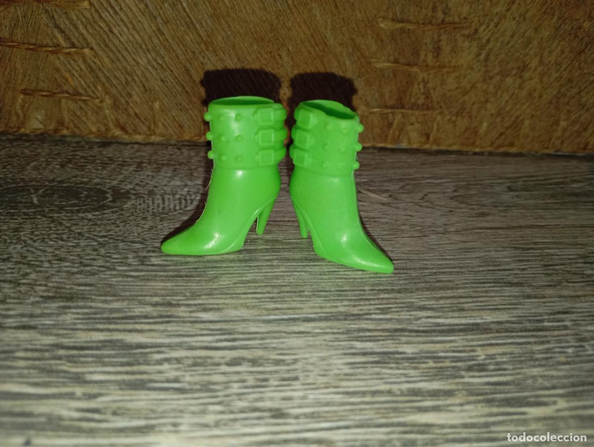 Barbie y Ken: zapatos botas de mu&ntilde;eca Barbie - Foto 1