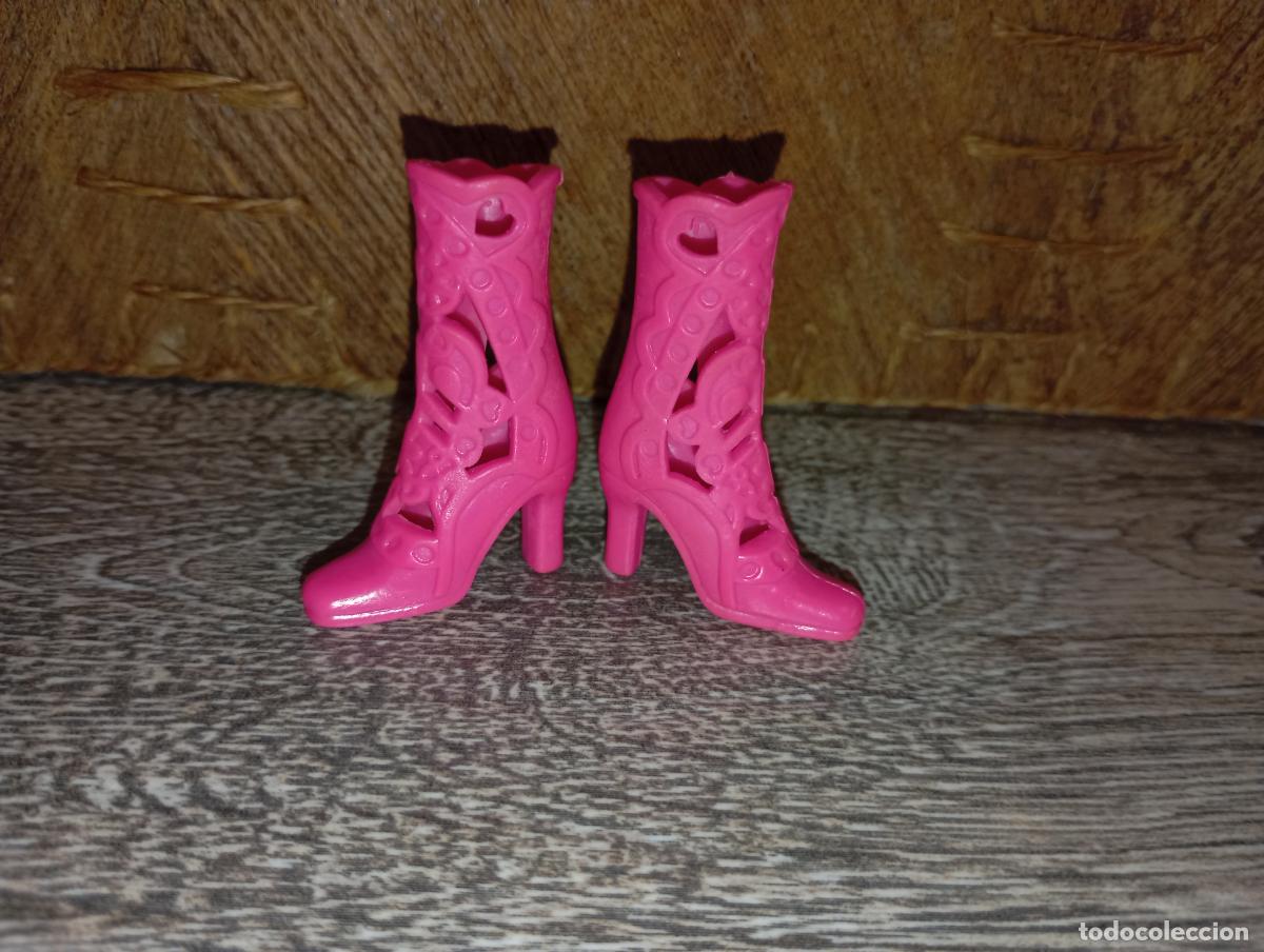 Barbie y Ken: Zapatos botas de mu&ntilde;eca Barbie - Foto 1