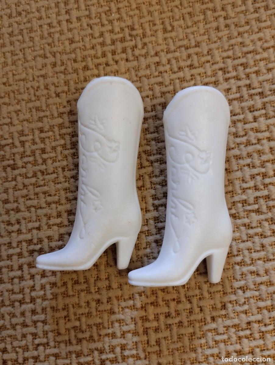 Barbie y Ken: Botas vaqueras blancas Barbie - Foto 1