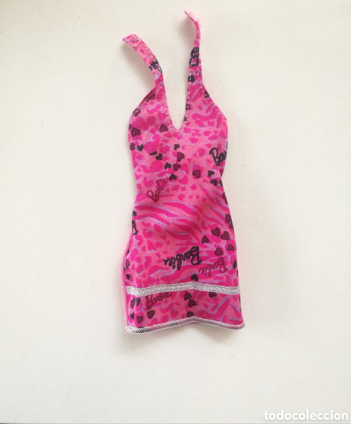 Barbie e Ken: Barbie vestido atado al cuello rosa fucsia Fashionista chic