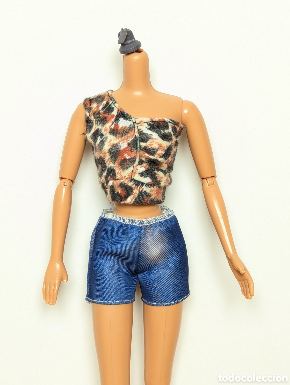 Barbie y Ken: Outfit ropa mu&ntilde;eca barbie - Foto 1