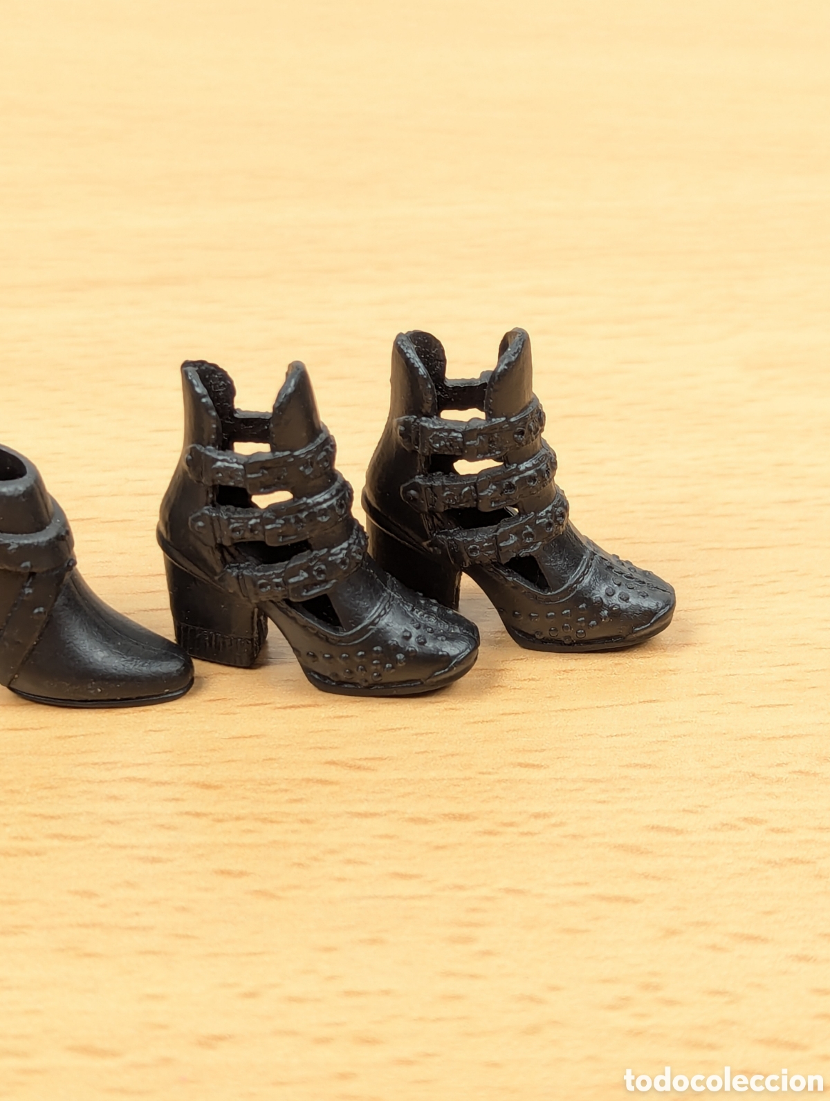Barbie y Ken: Lote 2 botines negros barbie - Foto 2