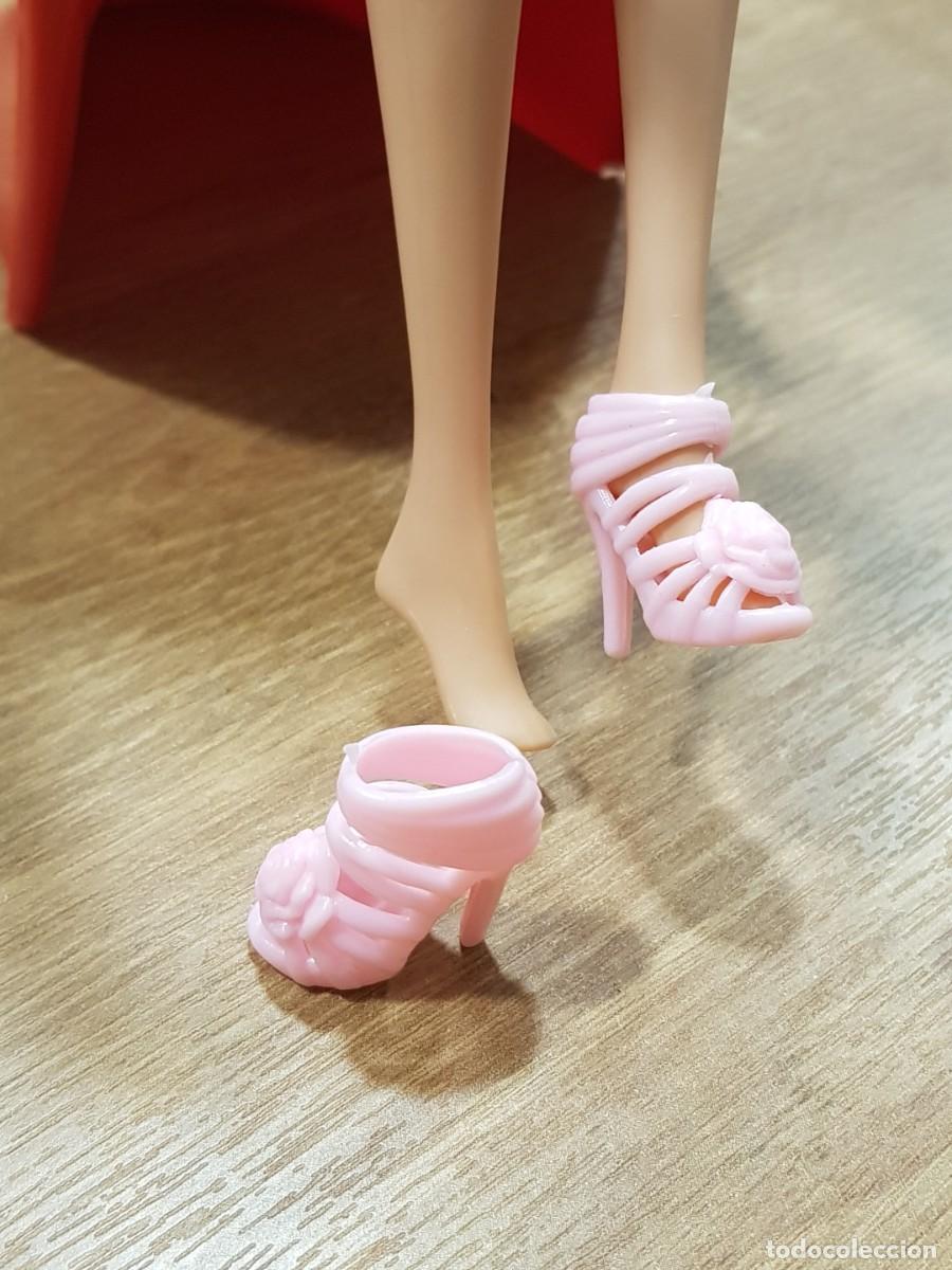 Barbie y Ken: Zapatos rosas barbies - Foto 1