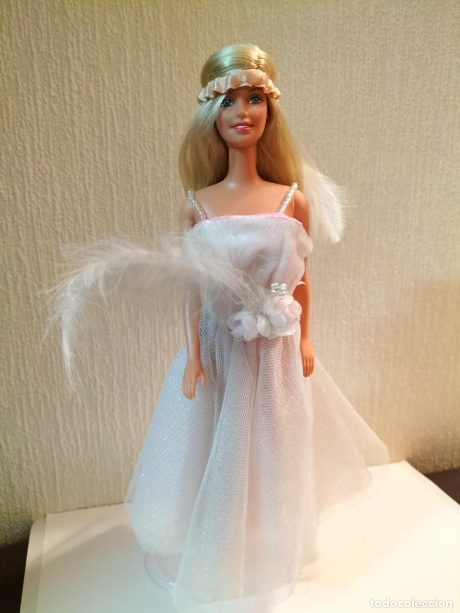 Barbie y Ken: Barbie con traje de Rep. Checa de RBA - Foto 1