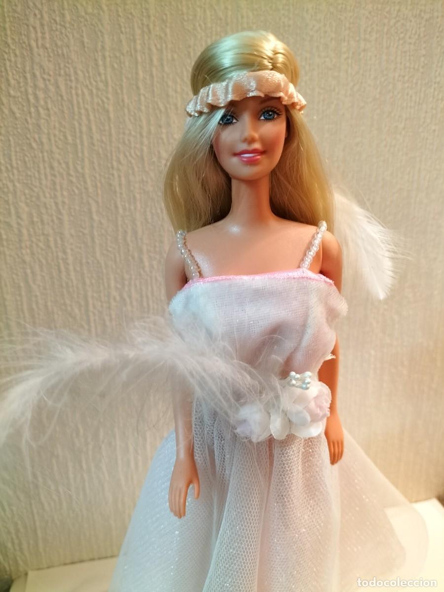 Barbie y Ken: Barbie con traje de Rep. Checa de RBA - Foto 3