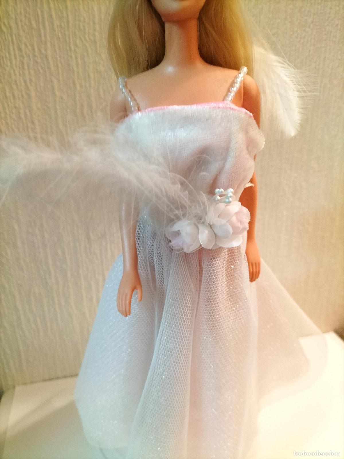 Barbie y Ken: Barbie con traje de Rep. Checa de RBA - Foto 4