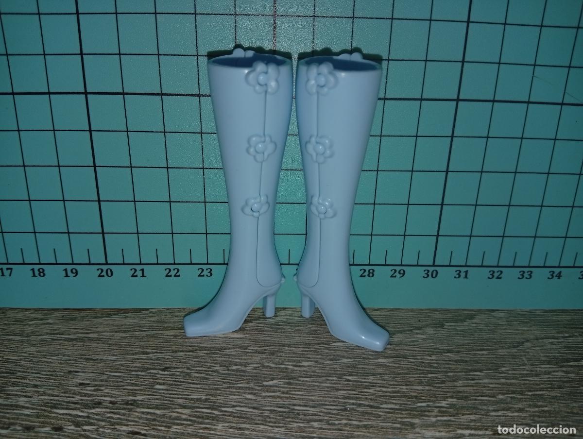 Barbie y Ken: Zapatos botas de mu&ntilde;eca Barbie - Foto 1