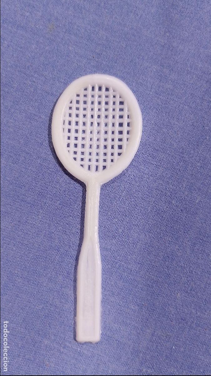 Barbie y Ken: Antigua raqueta de tenis para mu&ntilde;ecas maniqu&iacute; Barbie, Sindy o Tressy