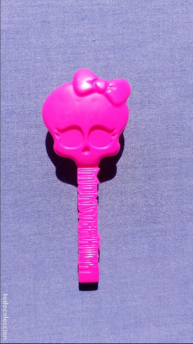 Barbie y Ken: Cepillo rosa fucsia original mu&ntilde;ecas Monster High de Mattel