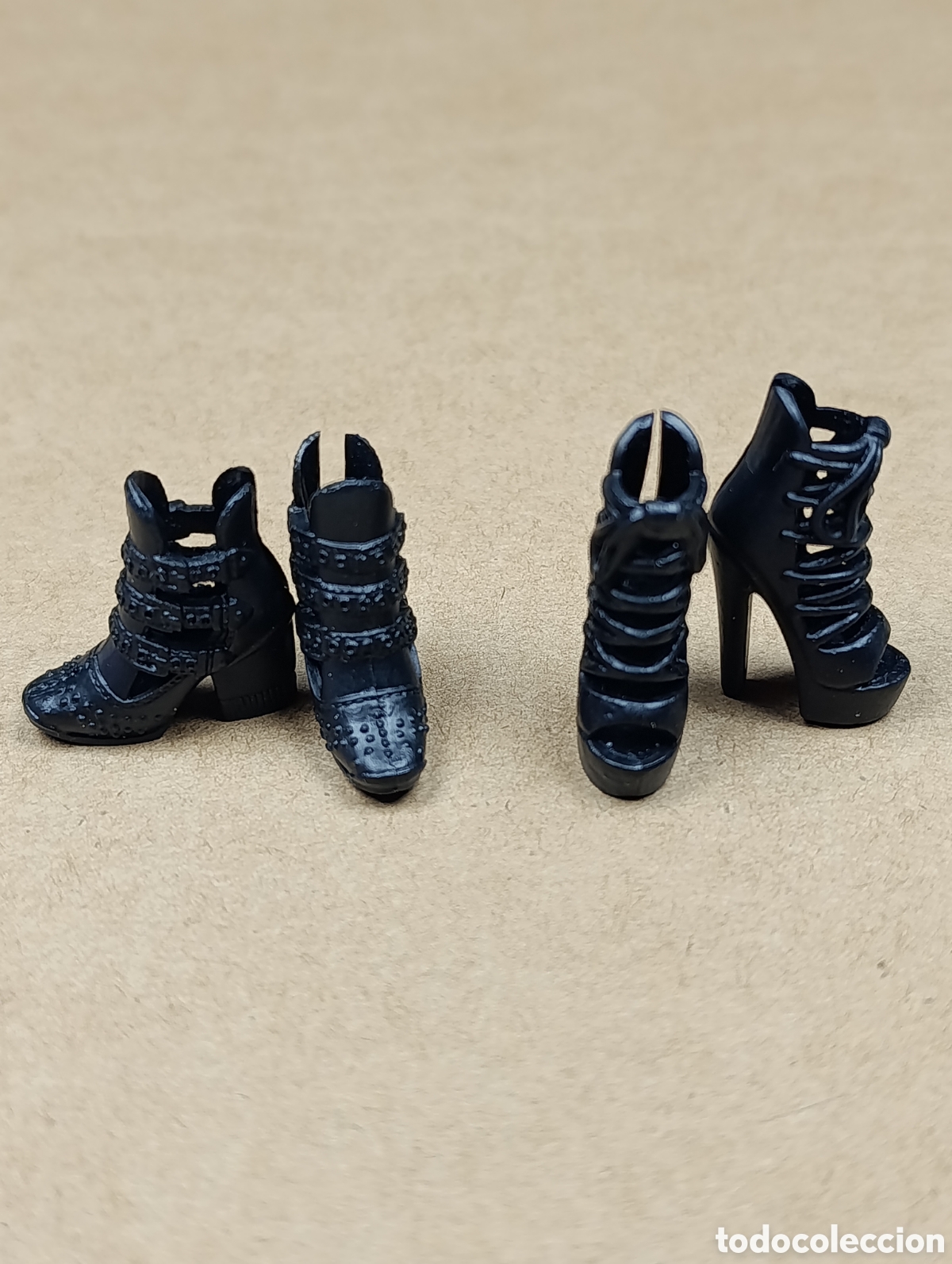 Barbie y Ken: Lote tacones y botines negros Barbie