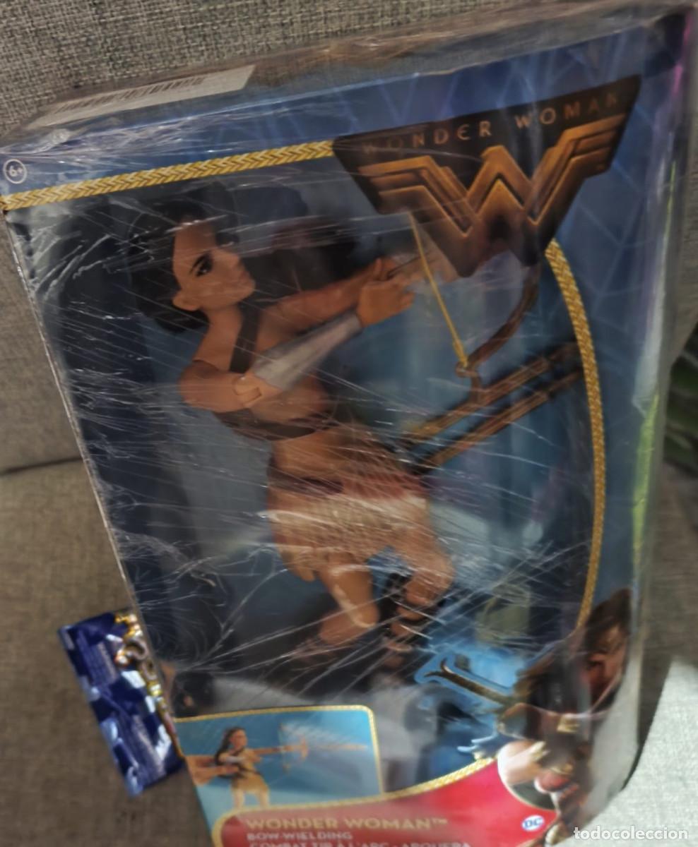 Barbie y Ken: DC Mu&ntilde;eca de Mujer Maravilla Bow-Wielding, BARBIE, 31 CM