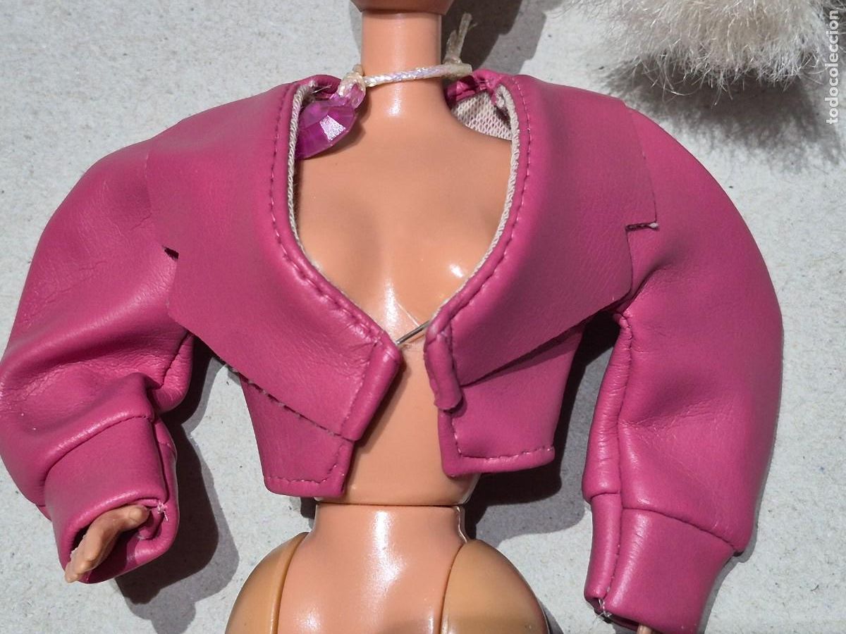 Barbie e Ken: Chaqueta simil piel valida barbie, Sindy y otras