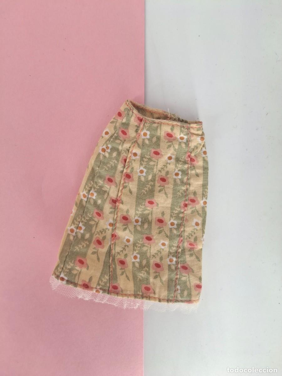 Barbie y Ken: Falda original flores My Scene Chelsea Getting Ready / My room - Mattel, 2003