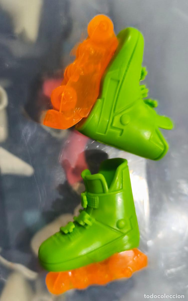 Barbie y Ken: ZAPATOS patines de Mu&ntilde;eco Ken Novio Barbie