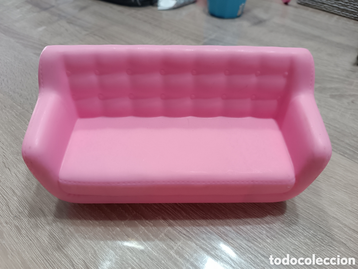 Barbie y Ken: Sof&aacute; para mu&ntilde;eca tipo Barbie