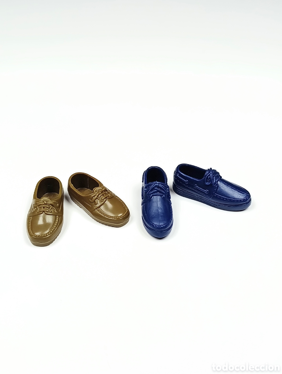 Barbie y Ken: Dos zapatos Ken azul y marr&oacute;n