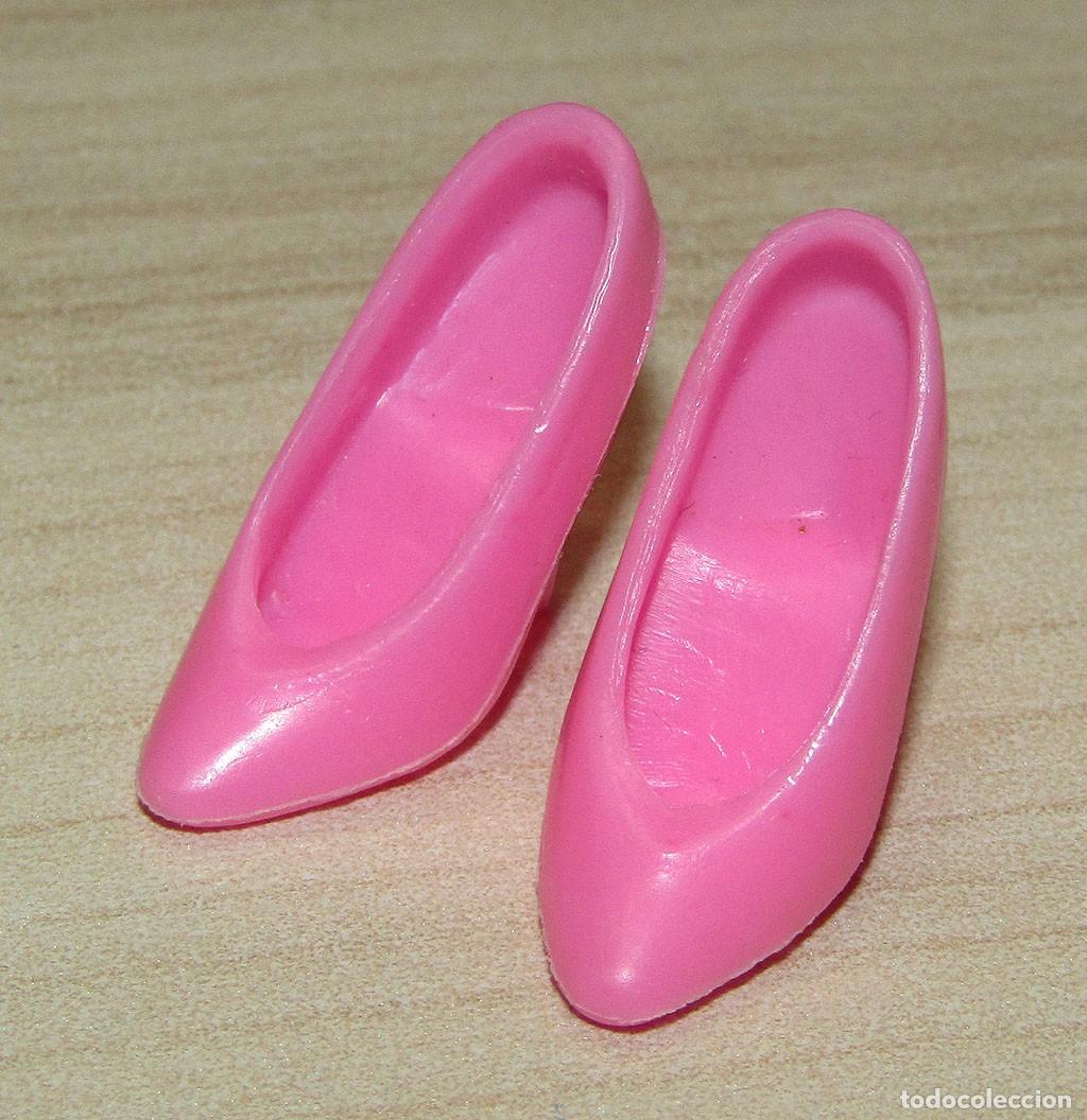 Barbie y Ken: ANTIGUO PAR DE ZAPATOS ROSA CHICLE DE BARBIE - ORIGINAL MATTEL - A&Ntilde;OS 80/90