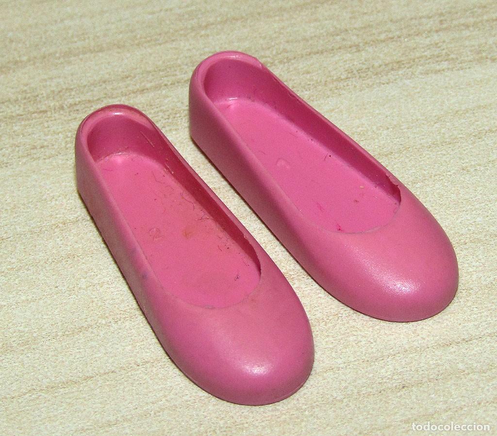 Barbie y Ken: ANTIGUO PAR DE ZAPATOS DE SKIPPER, LA HERMANA DE BARBIE - A&Ntilde;OS 60/70