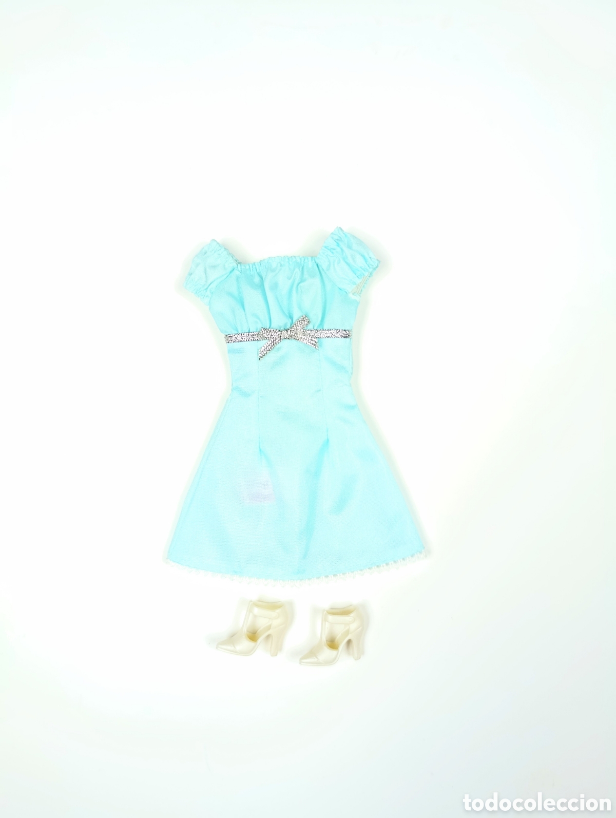 Barbie y Ken: Vestido Barbie fashion pack azul claro y zapatos blancos