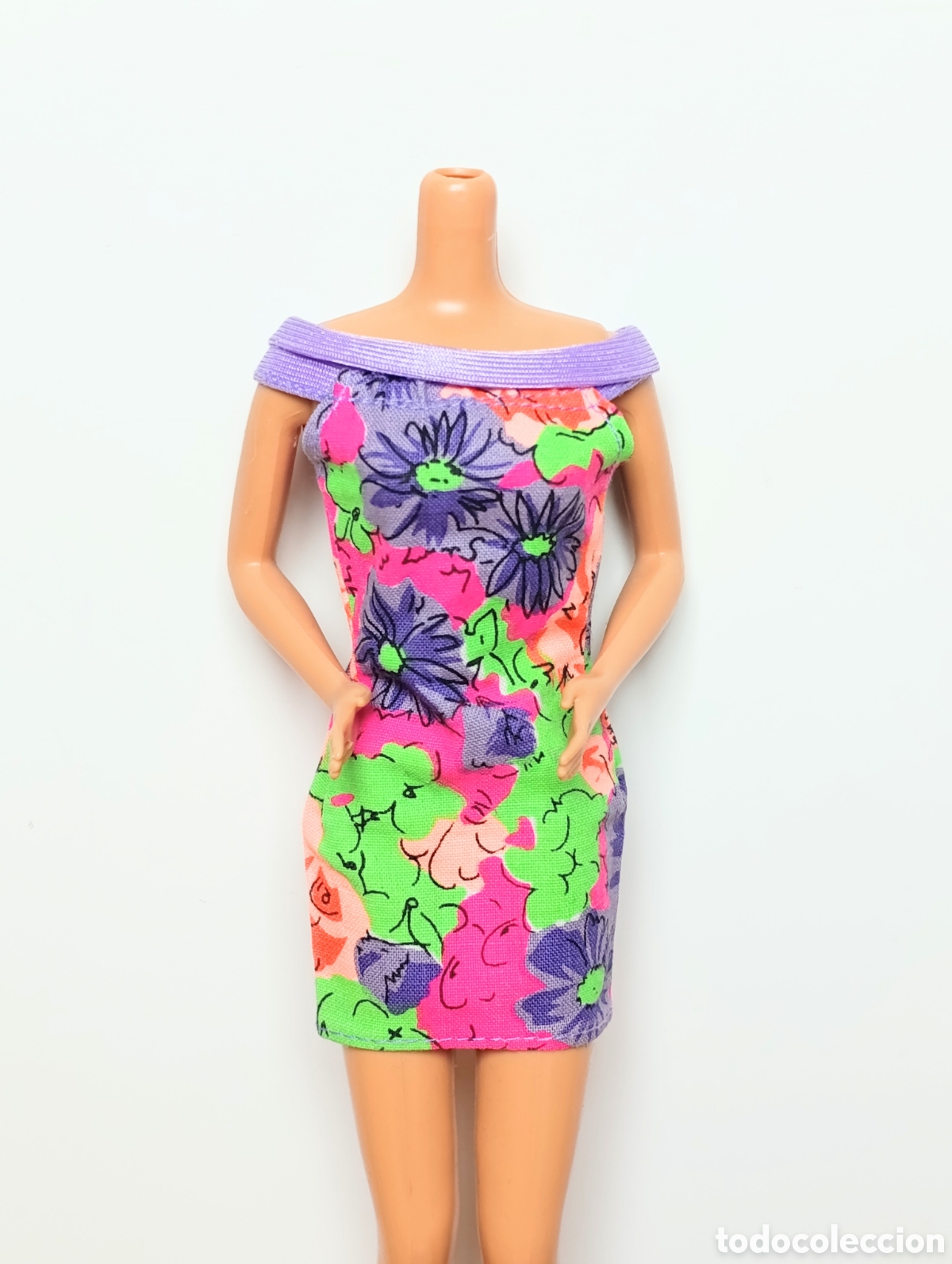 Barbie y Ken: Vestido fashion favorites estampado Barbie