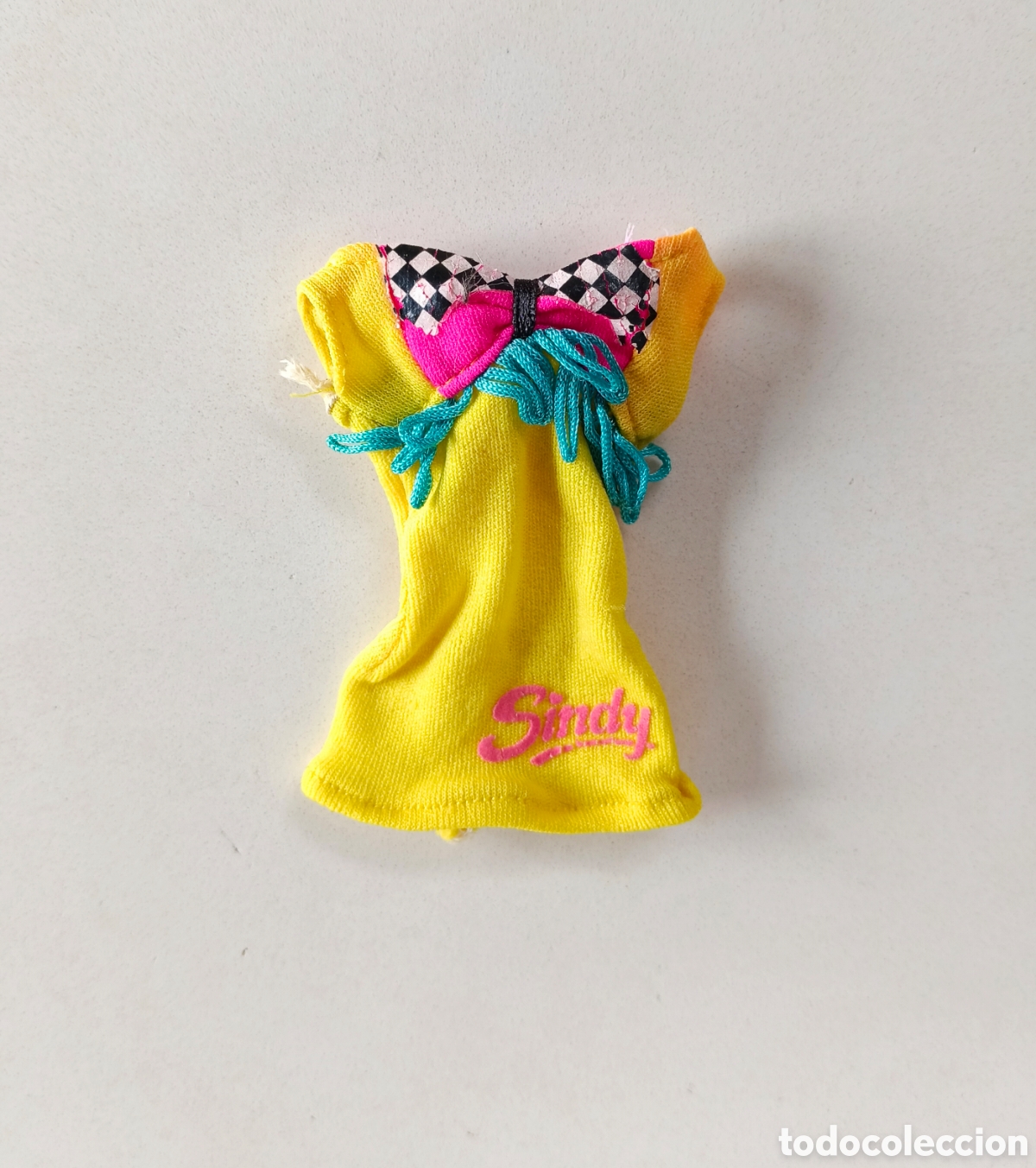 Barbie y Ken: Sindy Hasbro Hot Blades vestido amarillo corto patinadora patinadora a&ntilde;os 90 Barbie roller