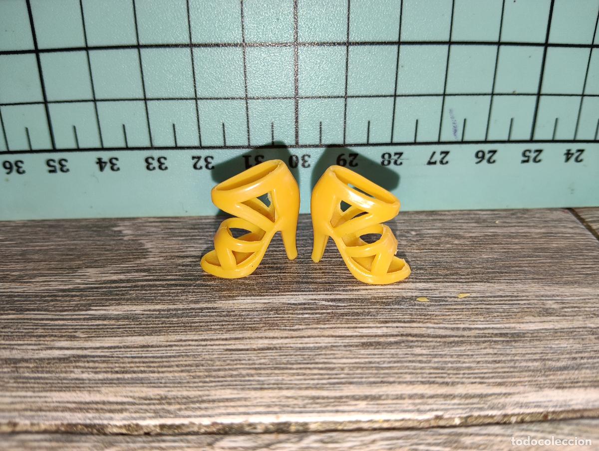Barbie y Ken: Zapatos de mu&ntilde;eca Barbie