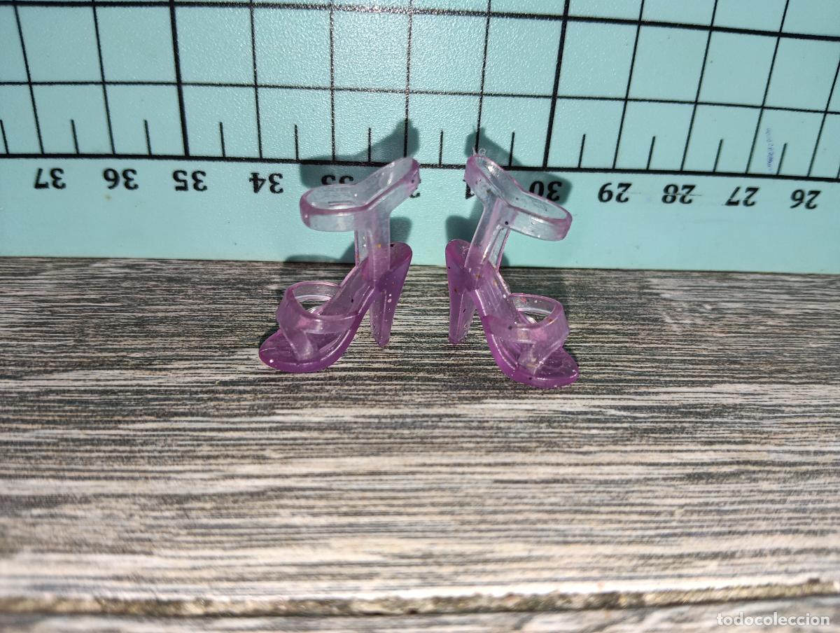 Barbie y Ken: Zapatos de mu&ntilde;eca Barbie