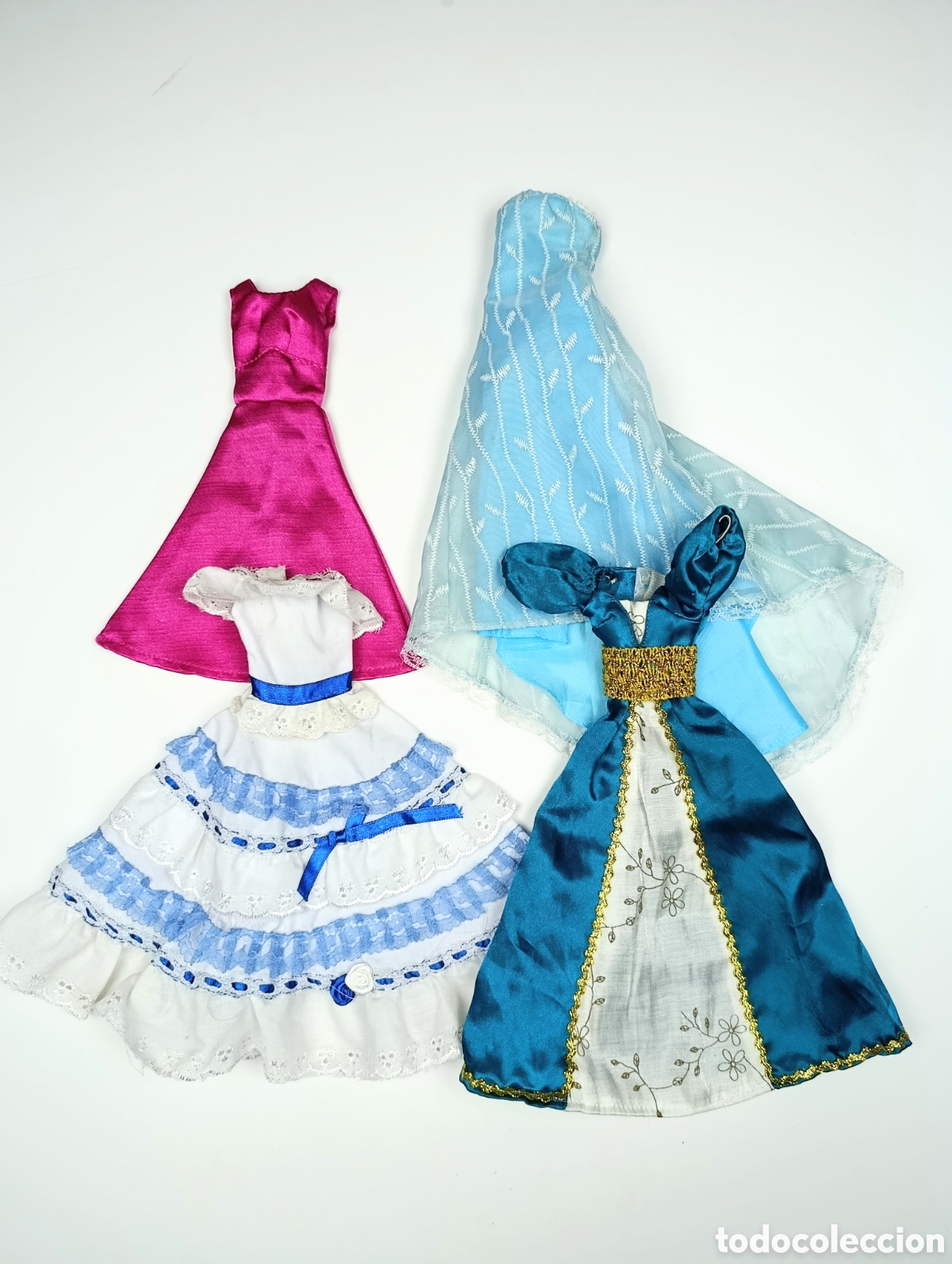 Barbie y Ken: Lote vestidos del mundo Barbie