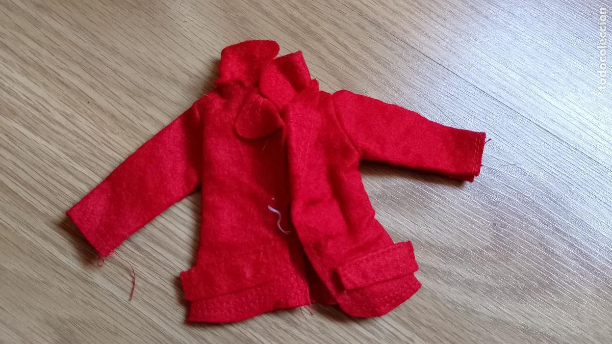 Barbie y Ken: CHAQUETA PARA BARBIE, CORE A&Ntilde;OS 70 ROJA