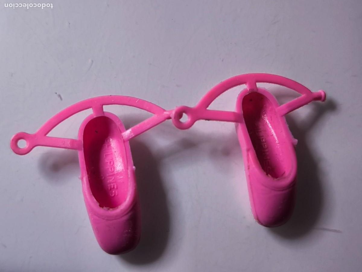 Barbie y Ken: Zapatillas Philippines de mu&ntilde;eca Barbie.