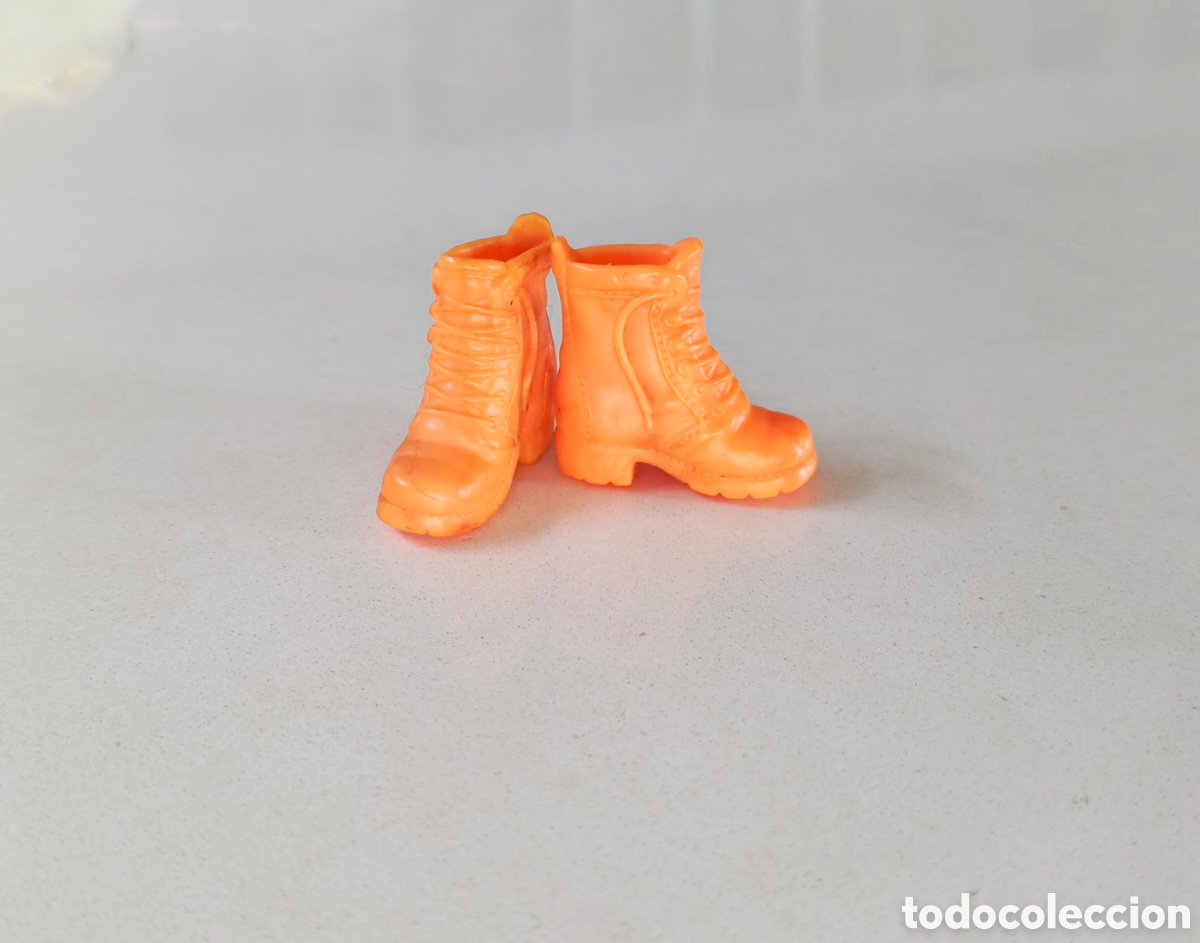 Barbie y Ken: Sindy Crimp And Bead 1994 zapatos, botas naranjas Hasbro a&ntilde;os 90 Barbie