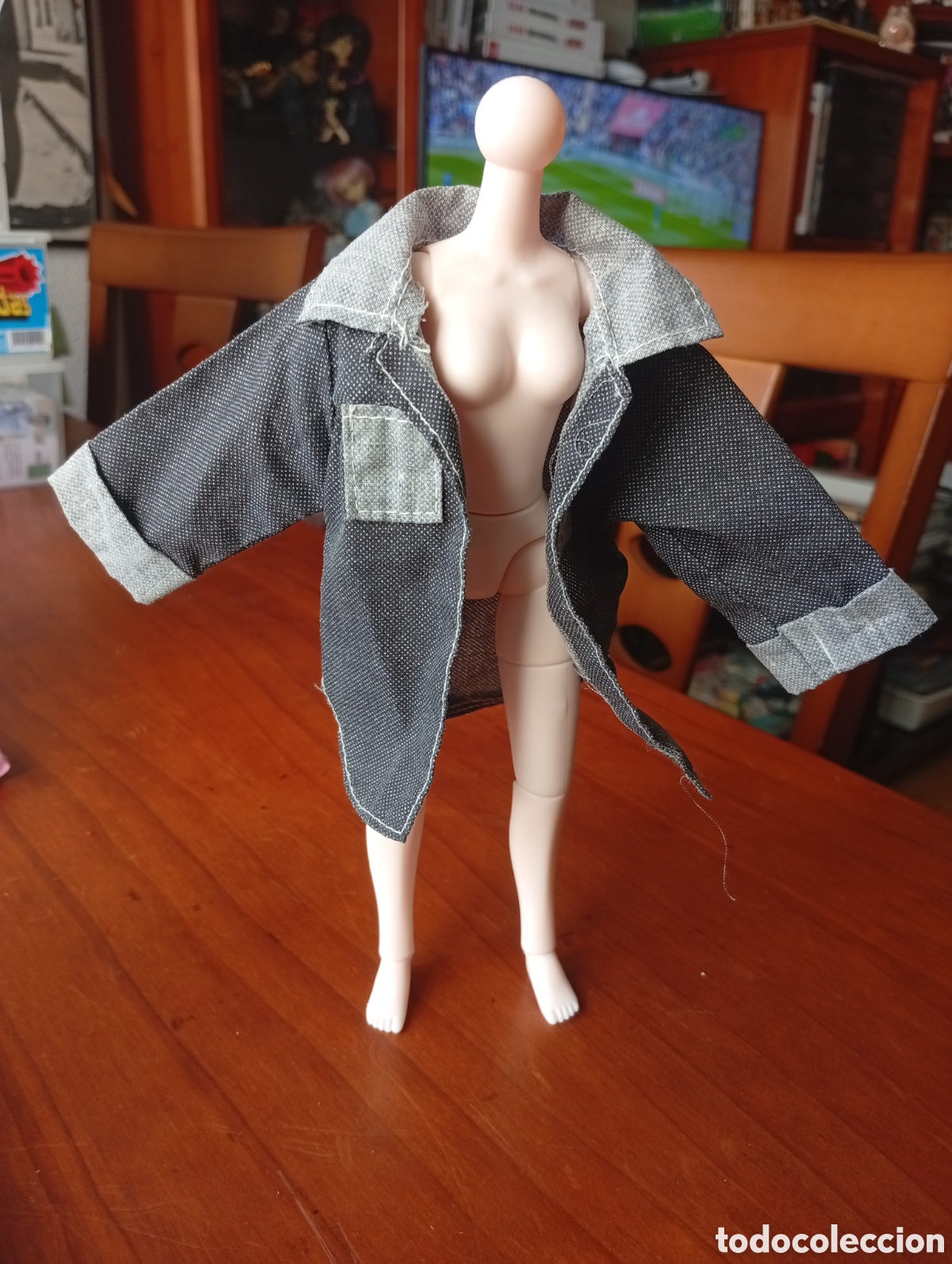 Barbie y Ken: MU&Ntilde;ECA BARBIE O SIMILAR KEN CAMISA CHAQUETA