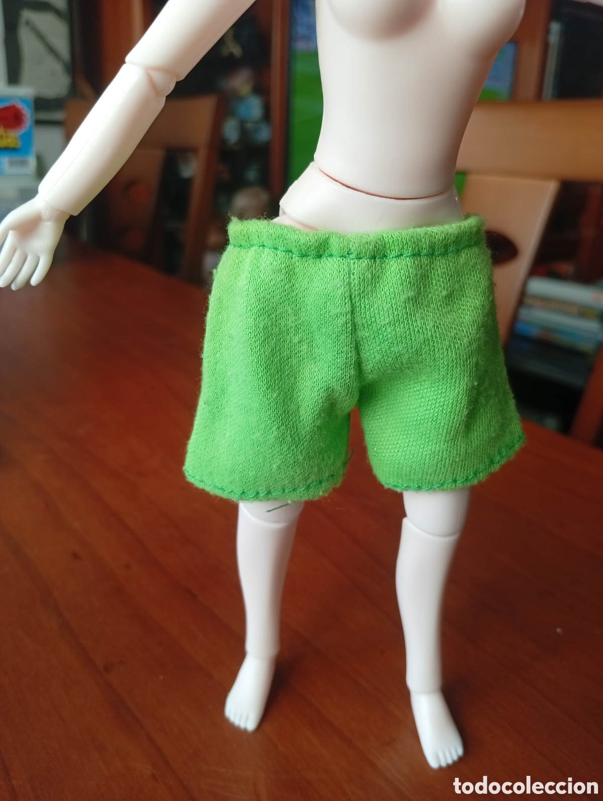Barbie y Ken: MU&Ntilde;ECA BARBIE O SIMILAR PANTALON CORTO VERDE