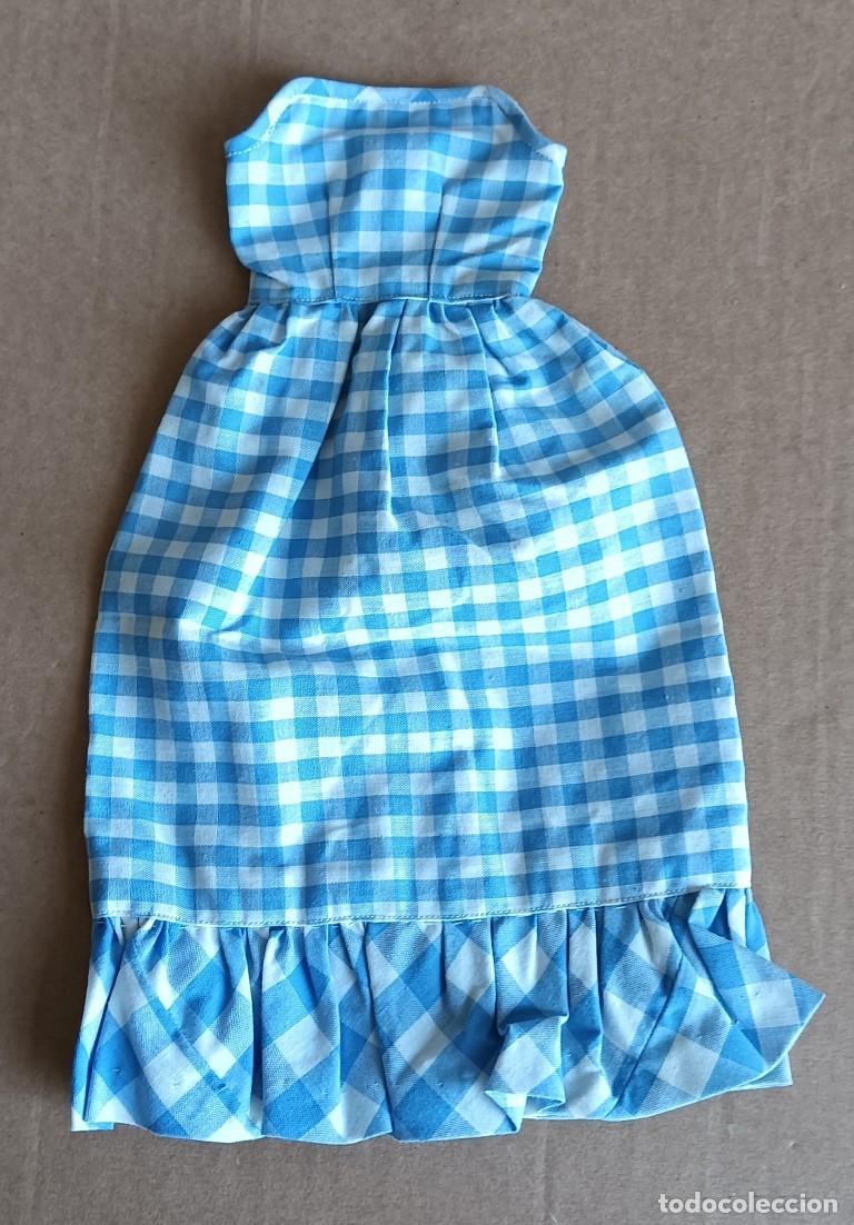 Barbie y Ken: Vestido azul -- la IA dice que es de Barbie