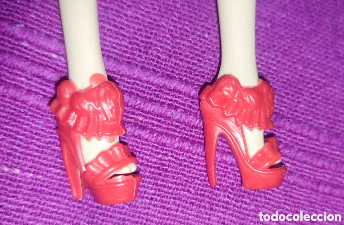 Barbie y Ken: Zapatos fashion tacon rojos