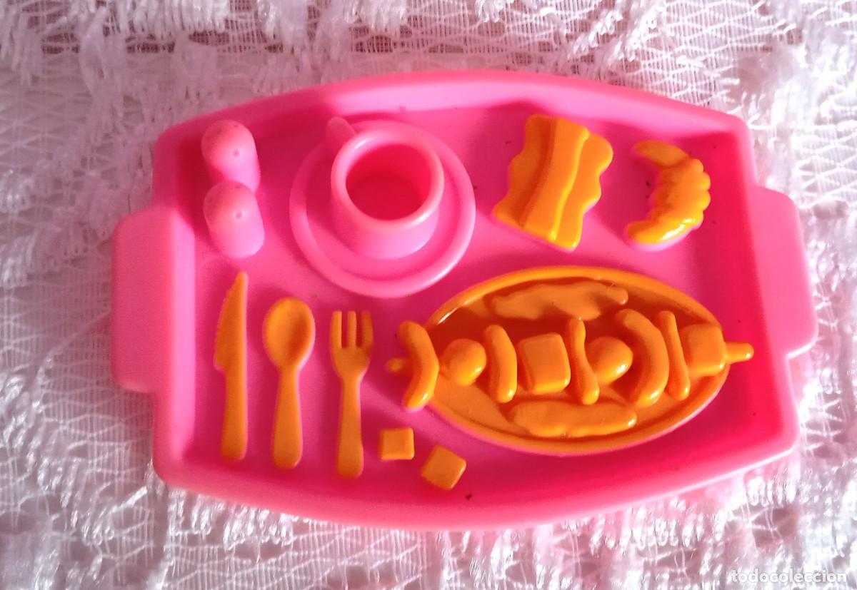 Barbie y Ken: BANDEJA CON COMIDA BARBIE DE LOS A&Ntilde;OS 80