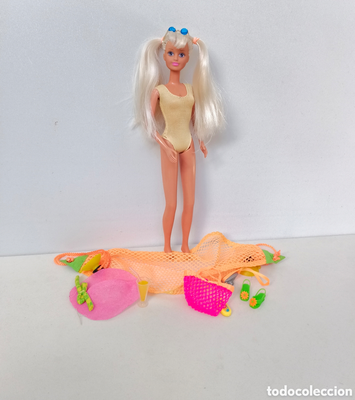 Barbie y Ken: Sindy Travel Fun 1995 con accesorios, hamaca a&ntilde;os 90 Hasbro vacaciones playa Barbie