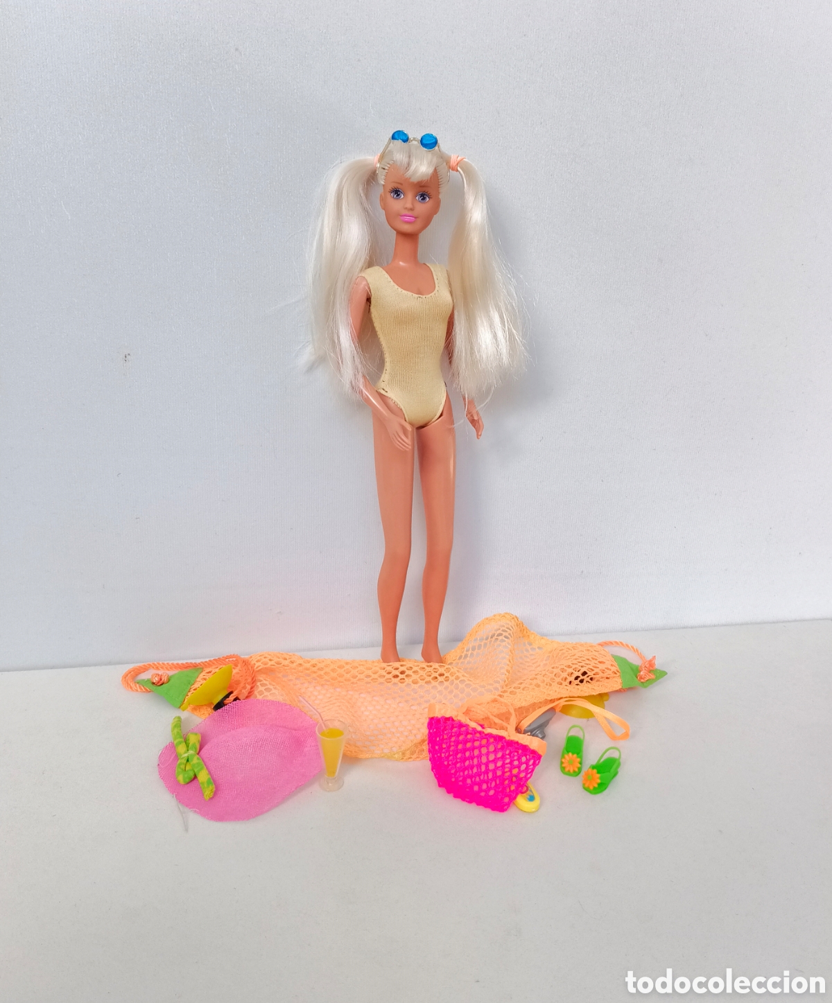 Barbie y Ken: Sindy Travel Fun 1995 con accesorios, hamaca a&ntilde;os 90 Hasbro vacaciones playa Barbie