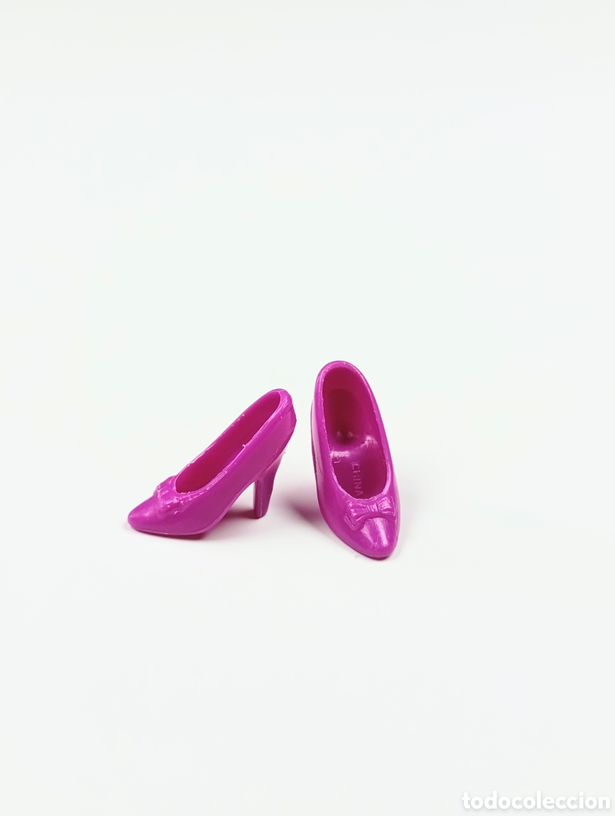 Barbie y Ken: Zapatos tac&oacute;n Barbie color violeta con lazo
