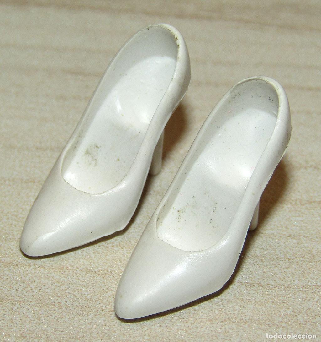 Barbie y Ken: ANTIGUO PAR DE ZAPATOS DE TAC&Oacute;N - ORIGINAL BARBIE CONGOST - BLANCOS - A&Ntilde;OS 70/80