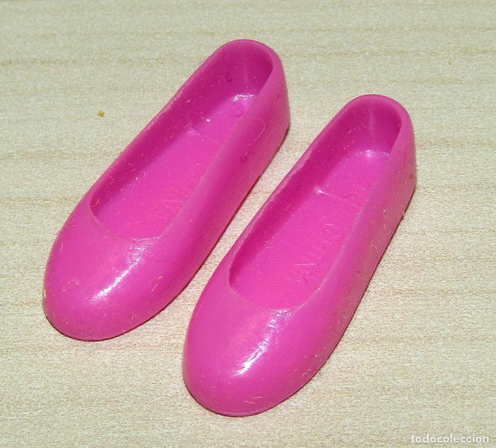 Barbie y Ken: ANTIGUO PAR DE ZAPATOS DE SKIPPER, LA HERMANA DE BARBIE - A&Ntilde;OS 70/80