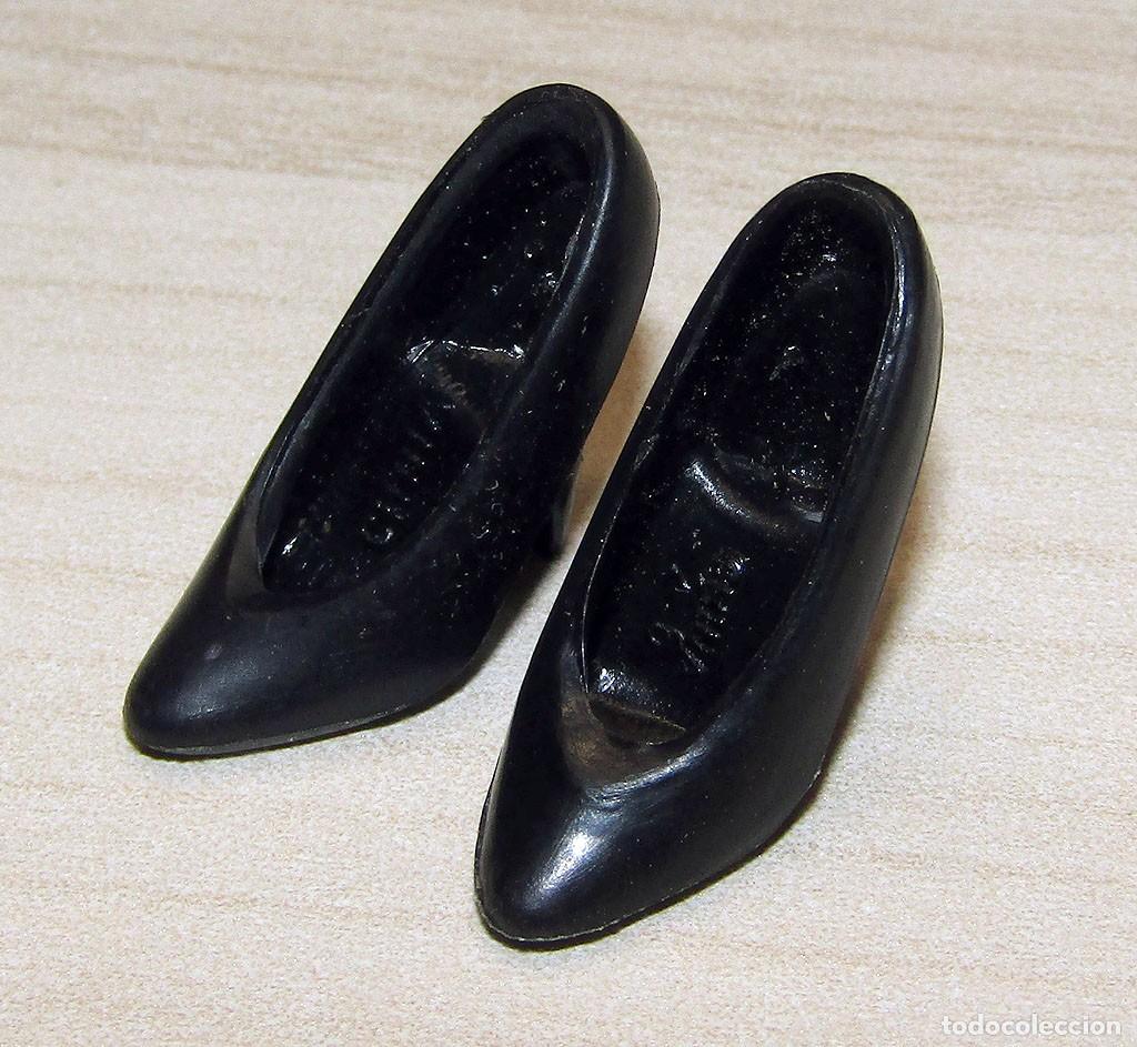 Barbie y Ken: ANTIGUO PAR DE ZAPATOS DE TAC&Oacute;N - ORIGINAL MATTEL - NEGROS - A&Ntilde;OS 80/90