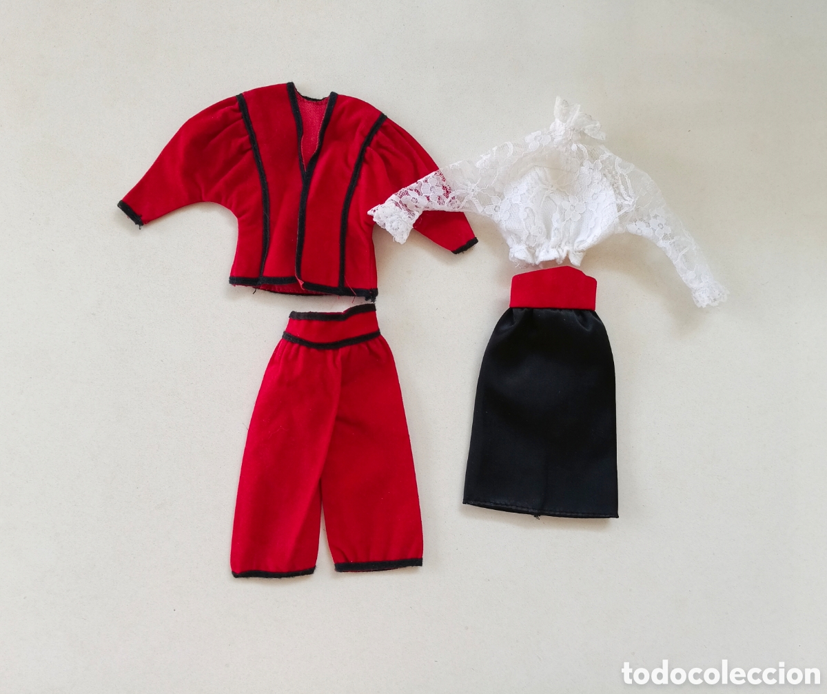 Barbie y Ken: Barbie Haute Couture Collection 1984 #5842 chaqueta pantal&oacute;n rojo camisa encaje falda negra a&ntilde;os 80