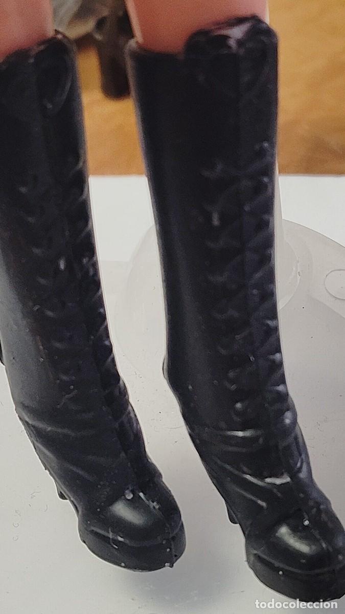 Barbie y Ken: botas para mu&ntilde;eca Barbie