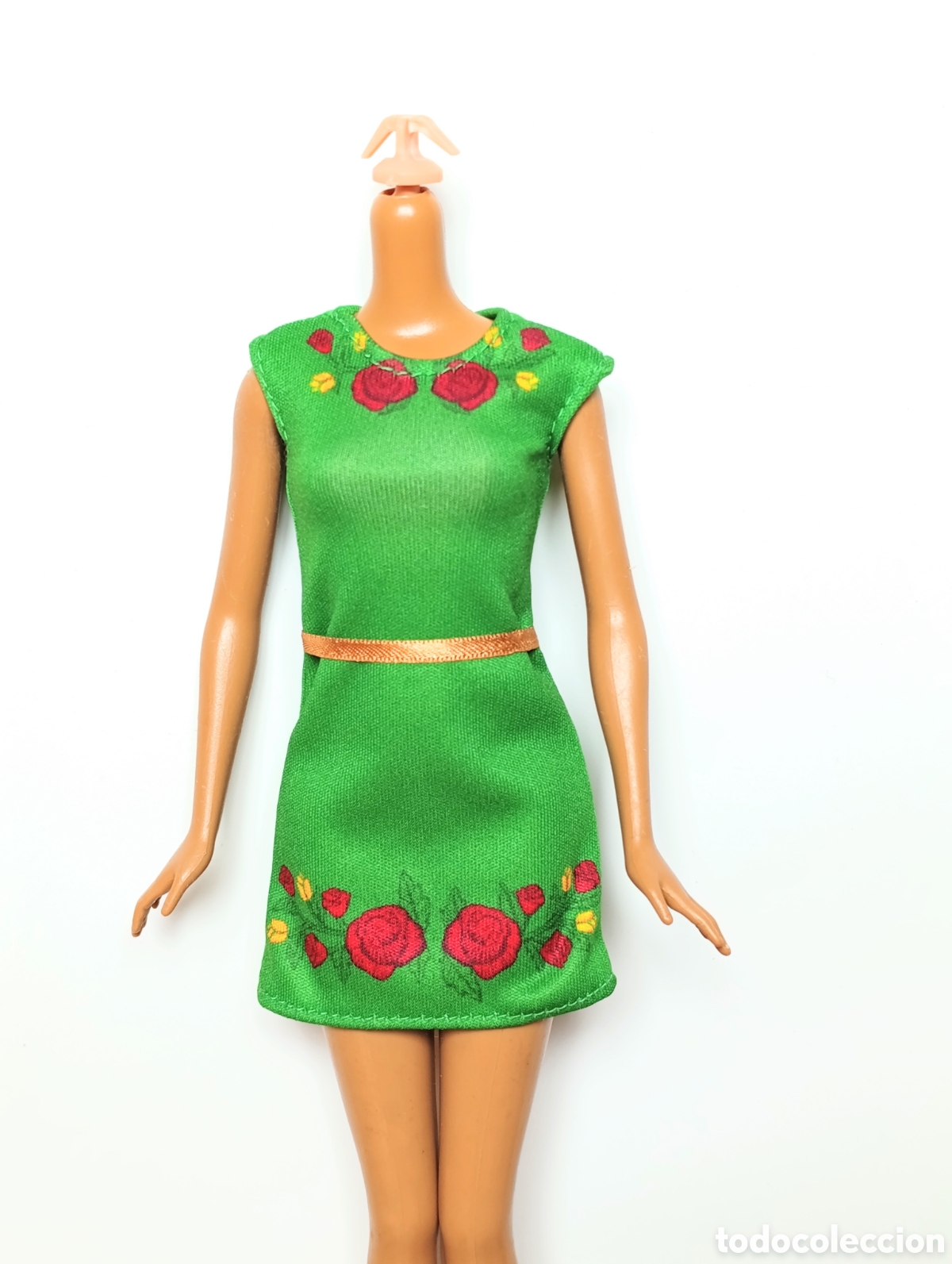 Barbie y Ken: Vestido Barbie color verde con flores