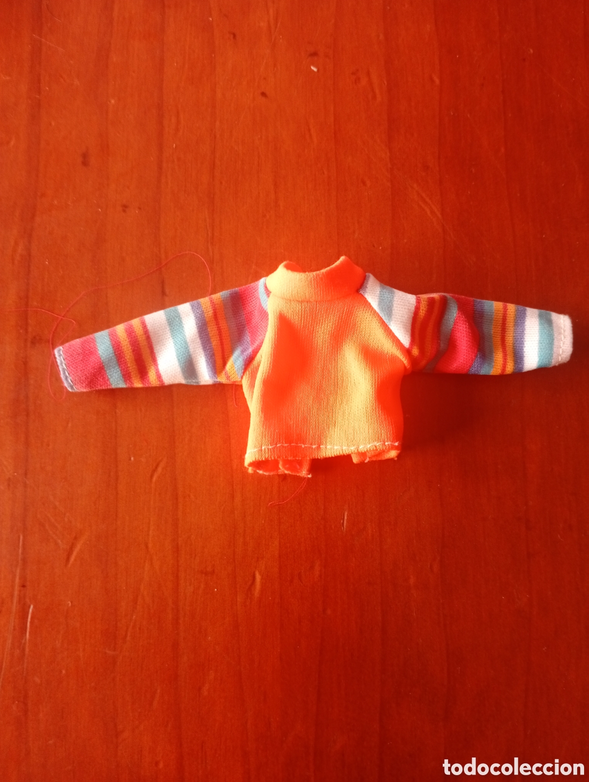 Barbie y Ken: MU&Ntilde;ECA BARBIE O SIMILAR CAMISETA NARANJA