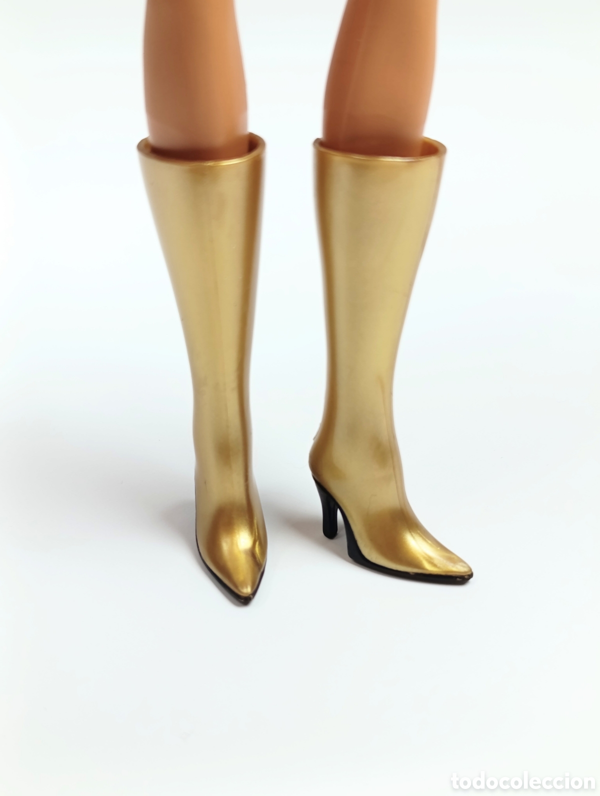 Barbie y Ken: Botas barbie fever dorado y negro