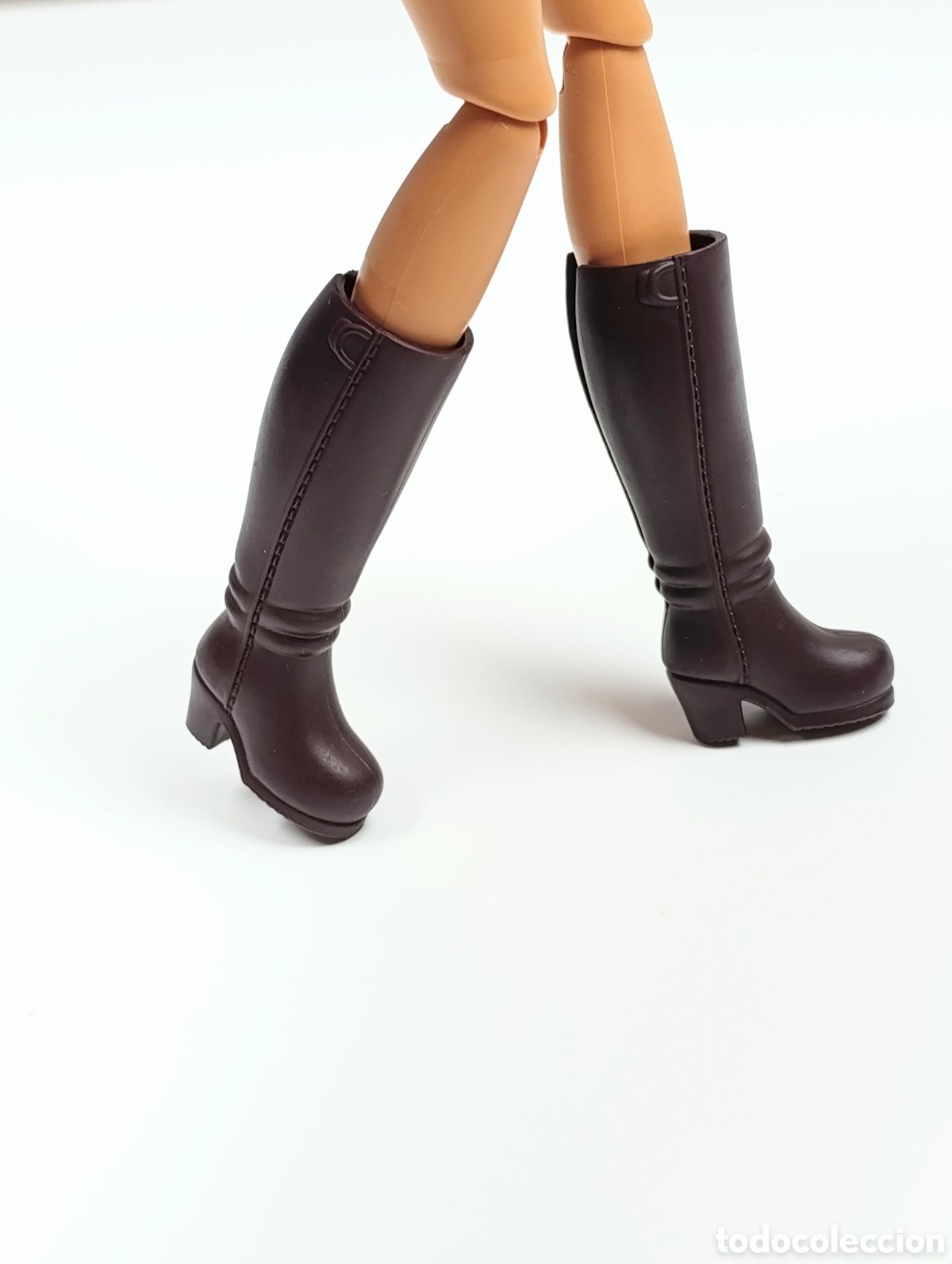 Barbie y Ken: Botas barbie color marr&oacute;n oscuro
