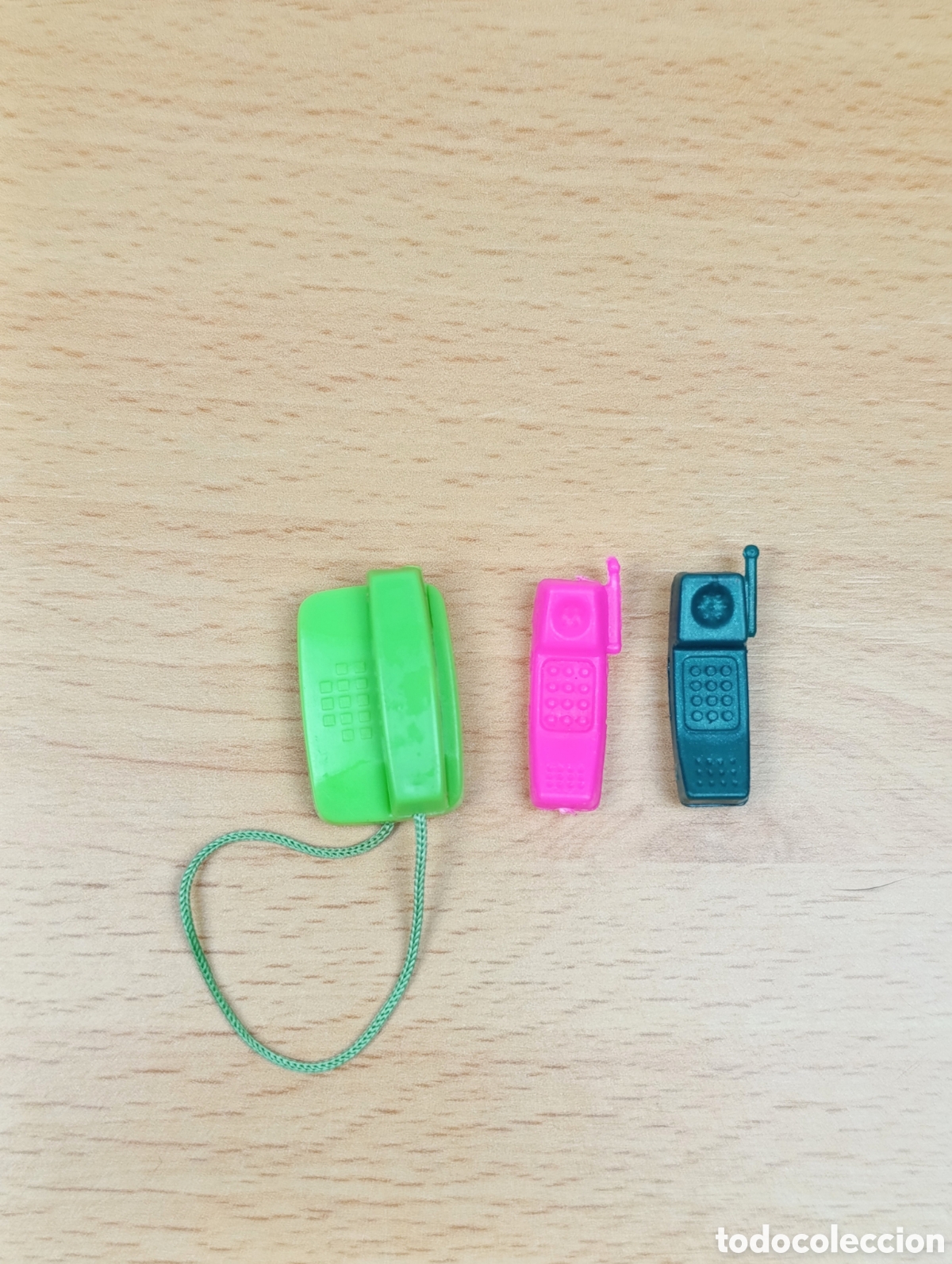 Barbie y Ken: Lote telefono fijo y dos telefonos m&oacute;viles barbie